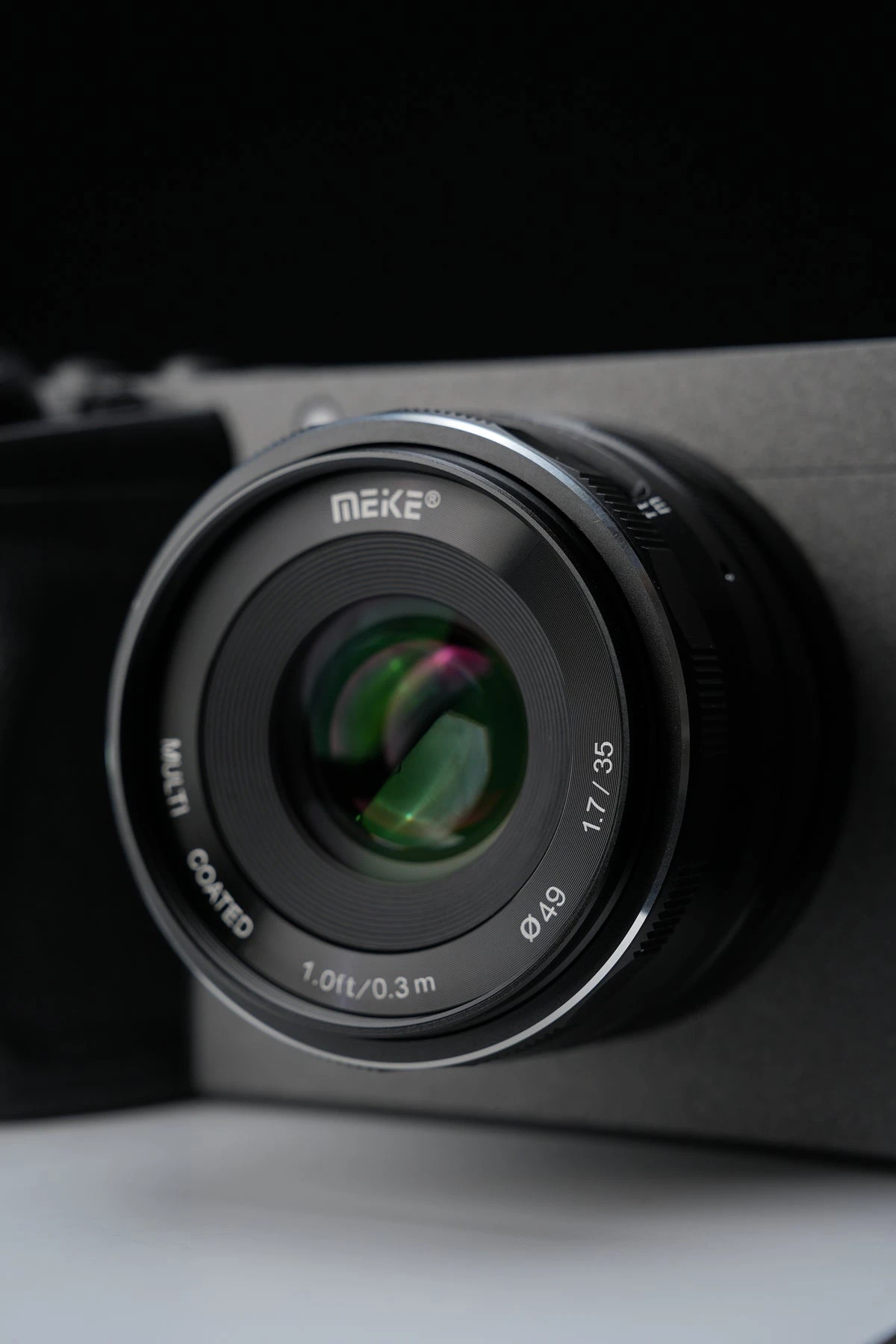 Meike 35 mm f/1.7 view 2