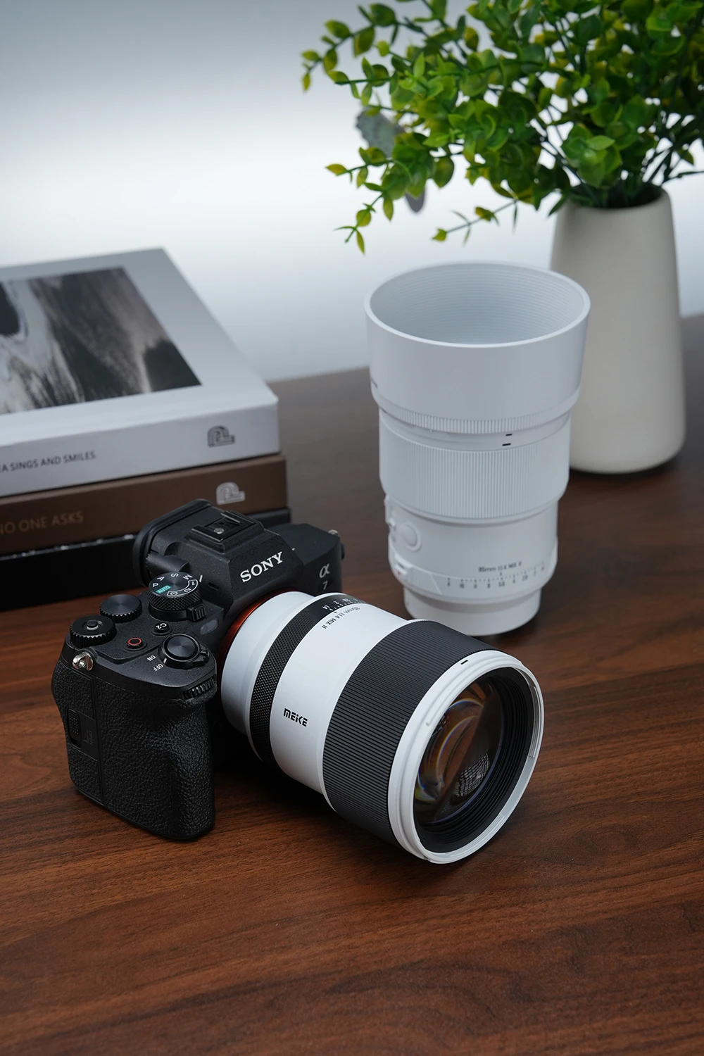 Lens image 3