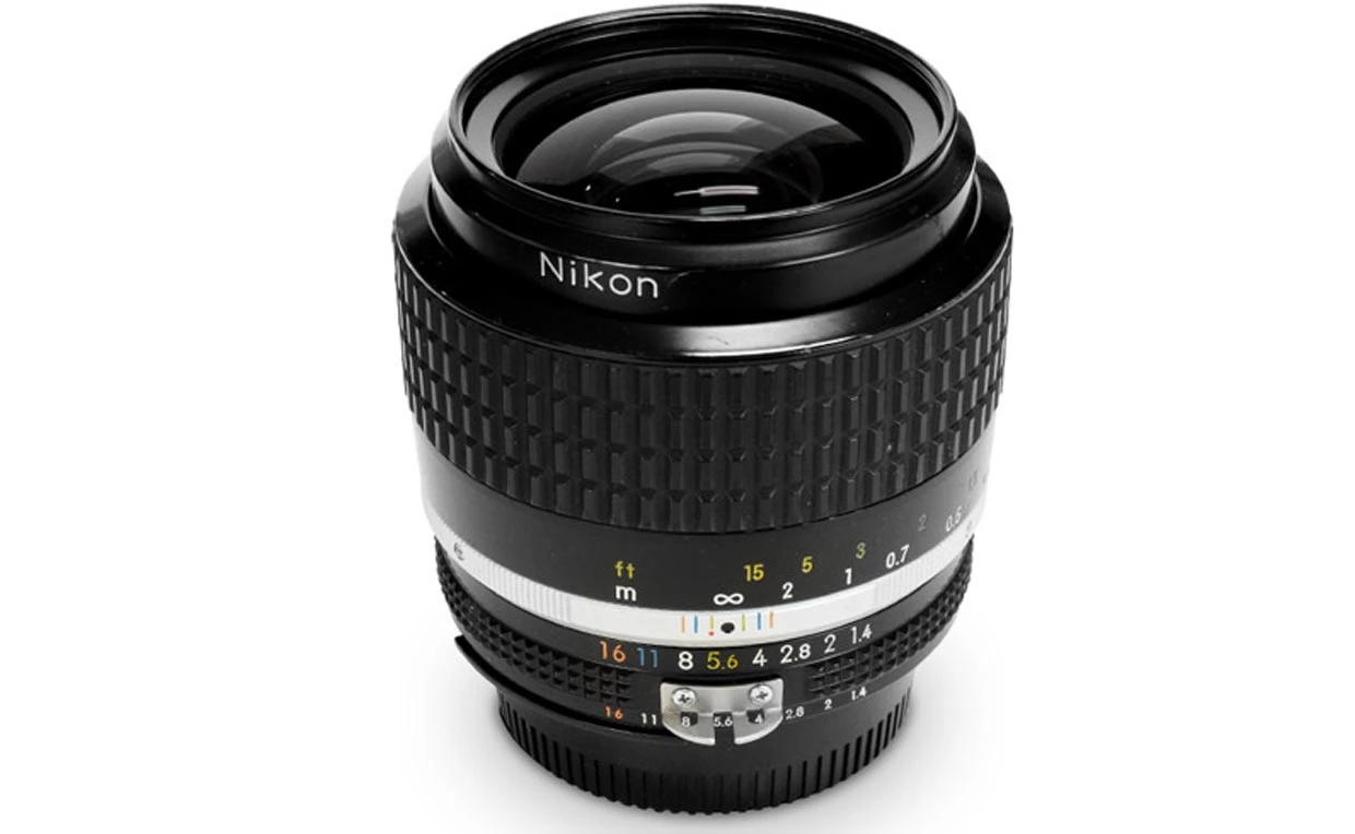 Nikon Nikkor MF 35 mm f/1.4s view 2