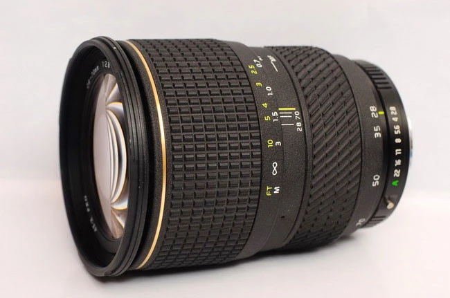 Tokina AT-X PRO AF-II 28-70 mm f/2.6-2.8 view 2