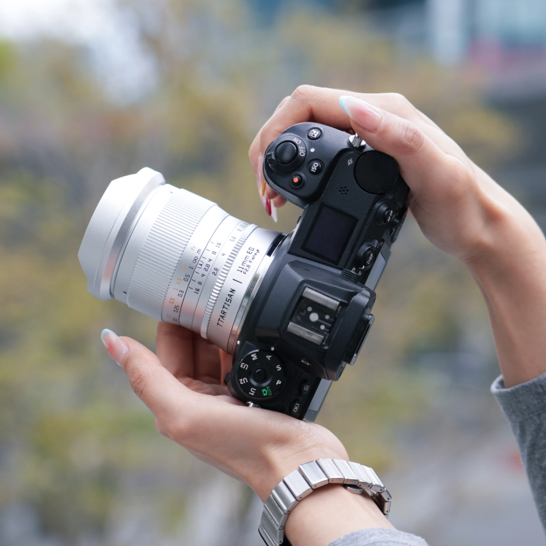 Lens image 3