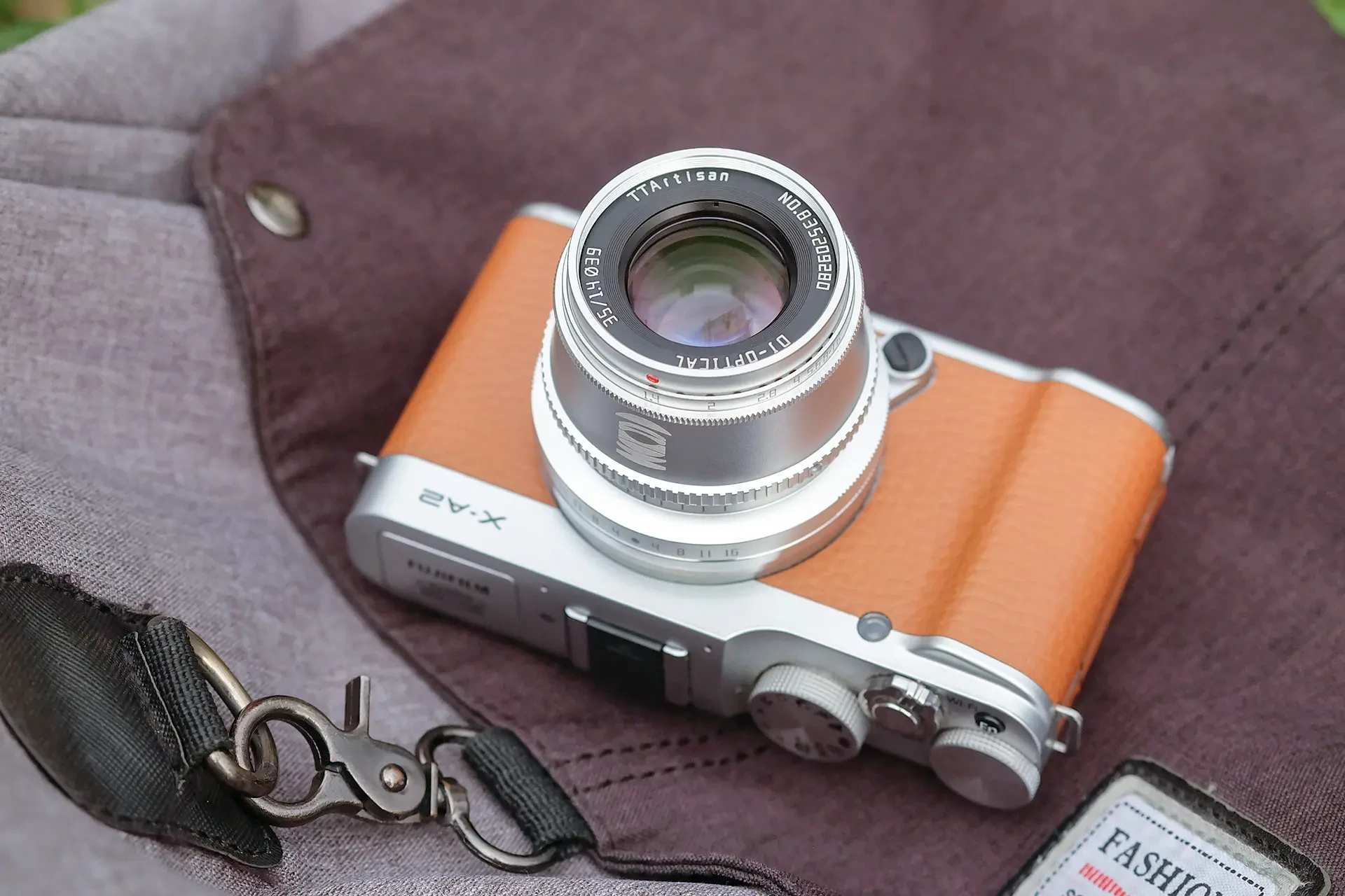 Lens image 3