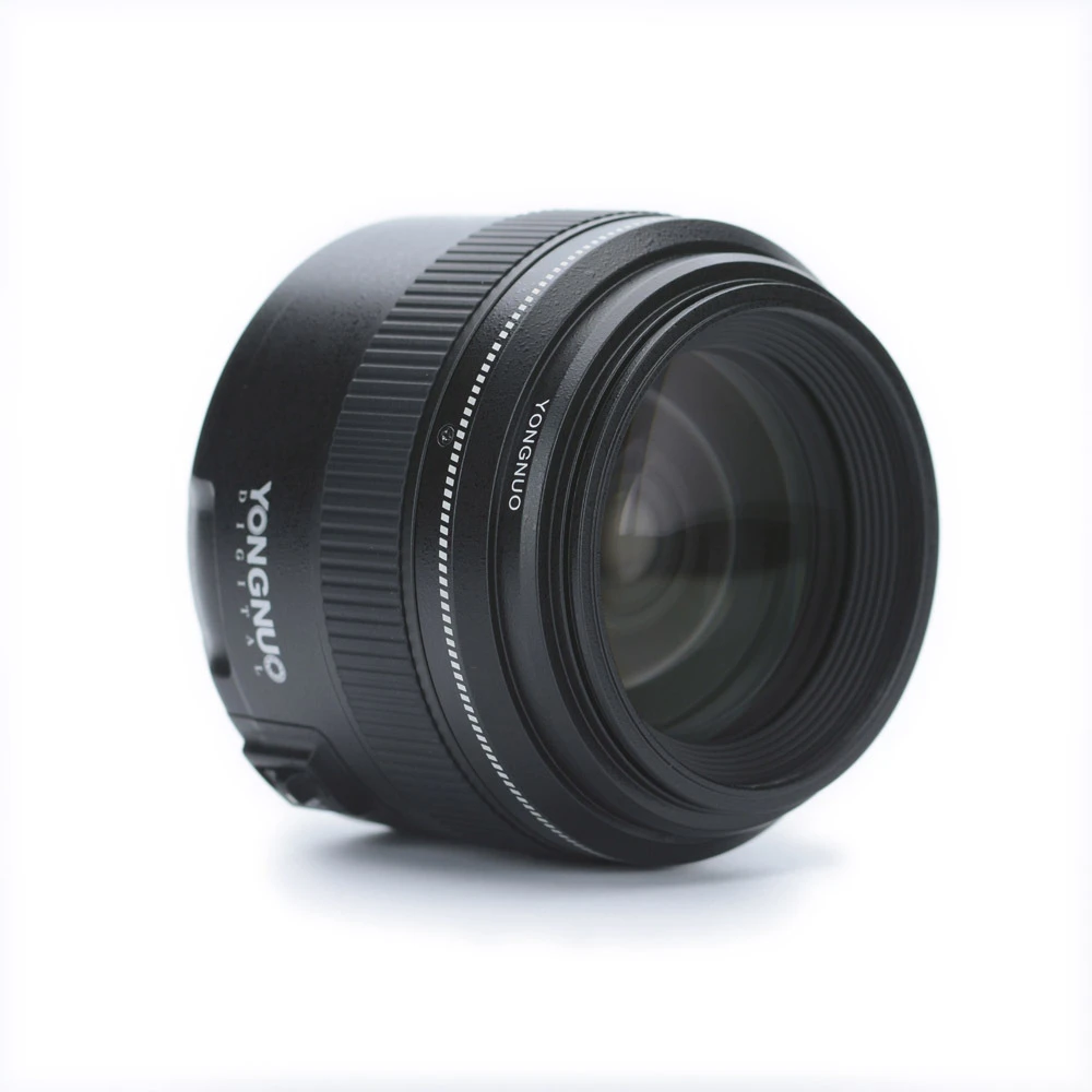 Yongnuo YN 85 mm f/1.8 view 2